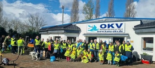 Kanuten in Oberhausen als Umweltschützer und Gewässerretter unterwegs